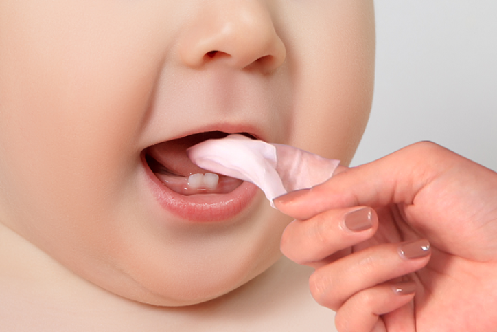 Những chăm sóc cần thiết khi trẻ mọc răng