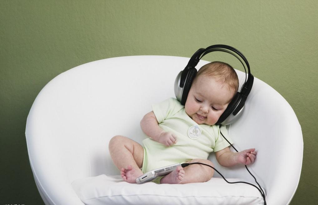 Cho trẻ sơ sinh nghe nhạc khi ngủ, nên hay không? - Làm cha mẹ