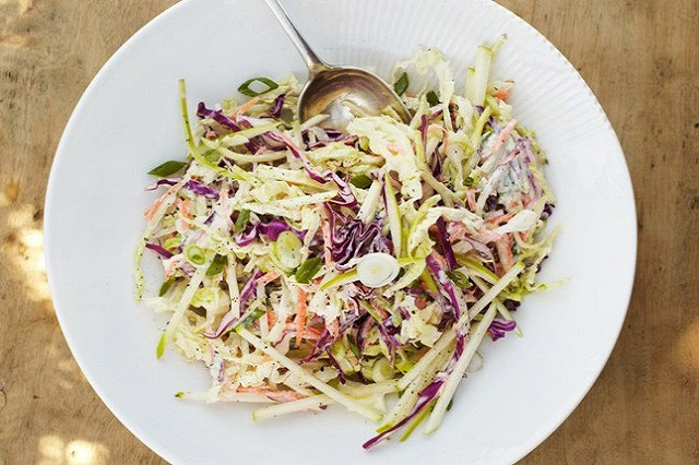 6 Cách làm salad bắp cải trộn mayonnaise, sốt mè rang, rong biển... hấp dẫn  đổi vị cho cả nhà