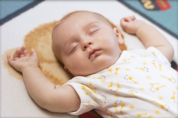 Phân tích ưu, nhược điểm của 3 tư thế ngủ ở trẻ sơ sinh